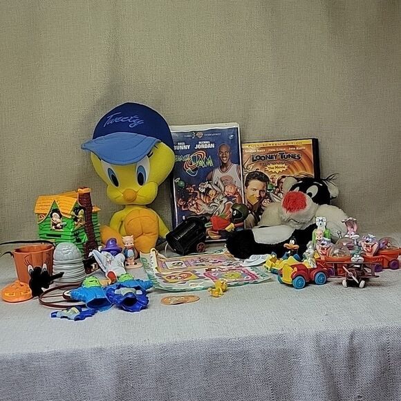 Looney Toon Bundle Of Misc Toys, Vhs, Dvd - Picture 1 of 11
